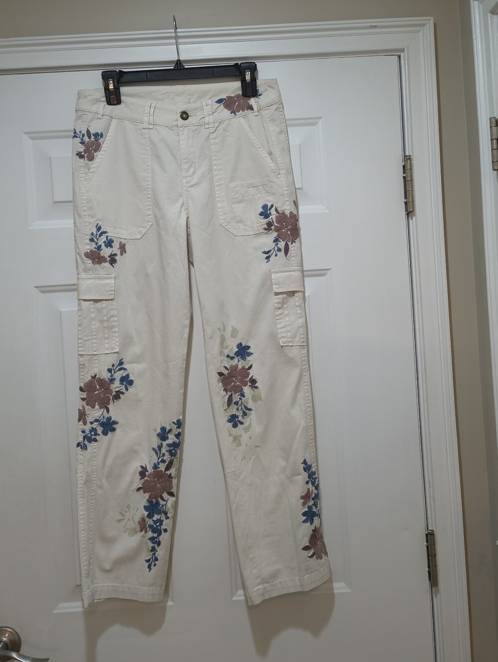 Sundance Cream “Bloom Embroidered Cargo Pants” Size 8